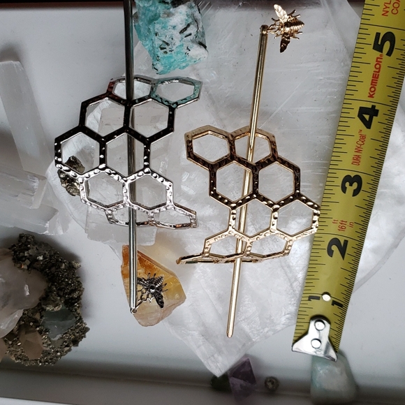 Honeycomb and bee hair clip and stick - Picture 8 of 13